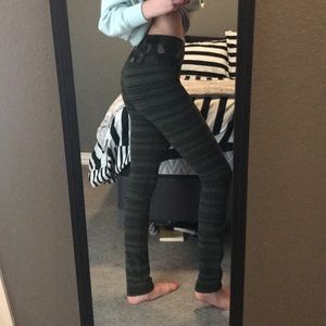 Lululemon Size 6 Yogapants/Tights Perfect Cond.